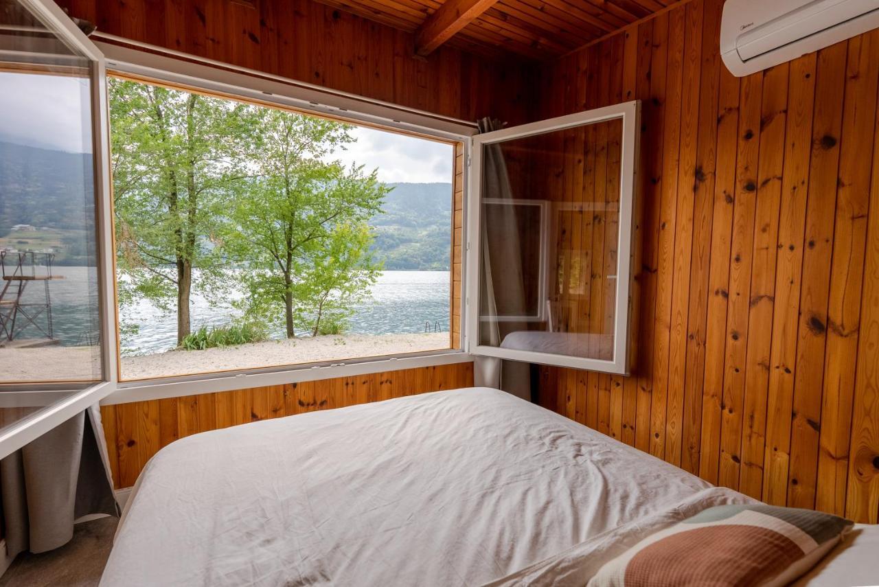 Chalet Alessandrini - Private Lakeside Beach Tenna Eksteriør bilde
